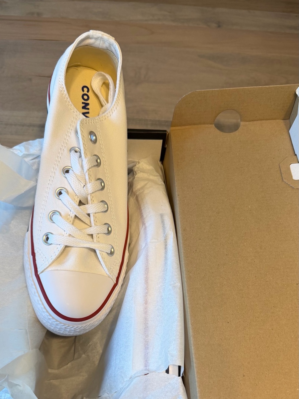 Converse White Low-Top Canvas Sneaker with Red Stripe 9M NEVER USED - Picture 2 of 5